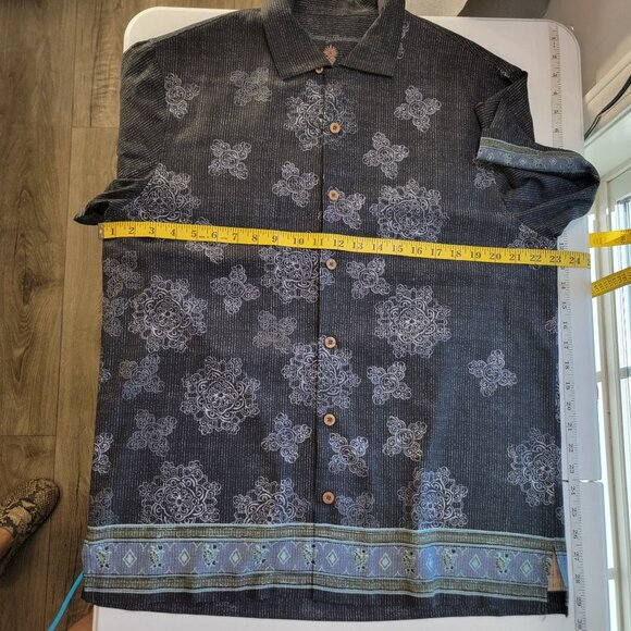 Tommy Bahama Hawaiian Silk Shirt Mens M Black Buttons Resortwear Tribal Tiki - Picture 14 of 15